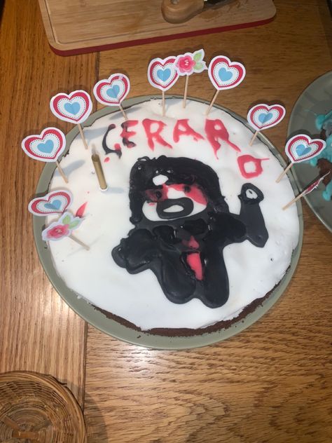 My Chemical Romance Cake, Mcr Birthday, Silly Birthday Cake, Mcr Cake, Gerard Way Birthday, Emo Cake, Emo Gift Ideas, Helena Mcr, Emo Gifts