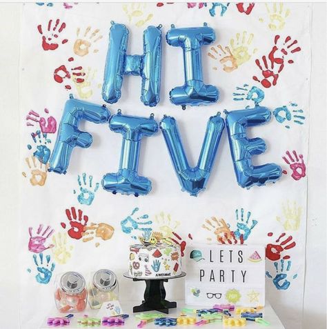 Birthday Diy Decor, 5th Birthday Boys, 5th Birthday Cake, Hi Five, 5th Birthday Party Ideas, Boy Birthday Party Themes, Kids Birthday Themes, Birthday Balloon Decorations, Party Background