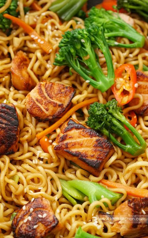 Easy Teriyaki Salmon Noodles - Khin's Kitchen Teriyaki Salmon Noodles Recipe, Salmon Ramen, Easy Teriyaki Salmon, Noddle Recipes, Salmon Noodles, Salmon Stir Fry, Teriyaki Noodles, Noodles Vegetables, Salmon Teriyaki Recipe