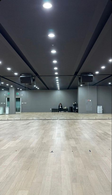 Studio Dance Room Kpop, Dance Studio Design, Dance Studio Decor, Idol Life, Jyp Trainee, 1million Dance Studio, Kep1er Mashiro, Neural Pathways, Dancer Lifestyle