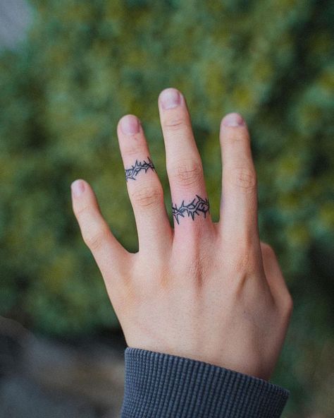 Barbed Wire Ring Tattoo, Men Finger Tattoos, Temple Wallpaper, Body Temple, Simple Hand Tattoos, Thorn Tattoo, Barbed Wire Tattoos, Instagram Ring, Simple Tattoos For Guys