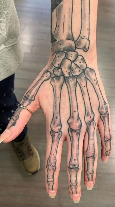 Bone On Hand Tattoo, Bone Hand Tattoo, Skeleton Hand Tattoos, Skeleton Hands Drawing, Skeleton Finger, Hand Tatto, Skull Hand Tattoo, Skeleton Drawings, Bone Tattoos