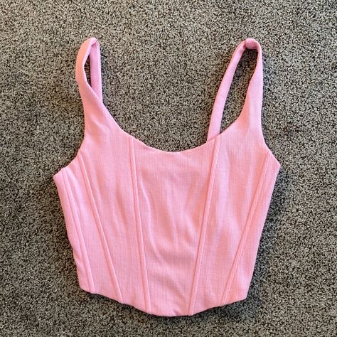 Crop Tops Corset, Pink Corset Tops, Cute Light Pink Tops, Corset Outfit Pink, Pink Corset Top Outfit, Pink Going Out Top, Cute Cropped Shirts, Outfits Crop Top, Pink Cropped Top