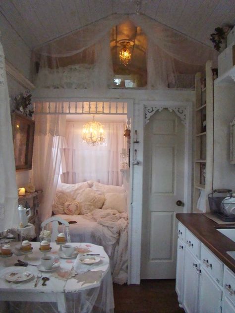 Shabby Chic Interior Design, Cottage Shabby Chic, Smart Tiles, Shabby Chic Living, Romantic Shabby Chic, Shabby Chic Living Room, Shabby Chic Interiors, Shabby Chic Bathroom, Shabby Chic Bedroom