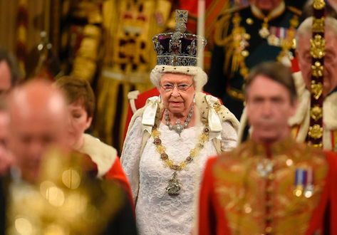 Can Queen Elizabeth II Abdicate the Throne? Ratu Elizabeth, Vévodkyně Kate, Fürstin Charlene, Princ Harry, Kate Und William, Imperial State Crown, Camilla Parker Bowles, Elisabeth Ii, King Charles Iii