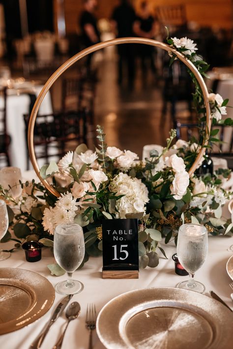 Elegant Wedding Centerpiece Ideas, Round Table Centerpieces Wedding, Budget Friendly Wedding Centerpieces, Round Table Centerpieces, Wedding Centerpiece Ideas, Round Table Decor, Elegant Wedding Centerpiece, Wedding Hoop, Budget Friendly Wedding