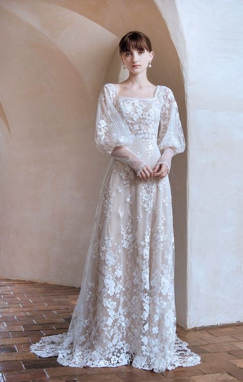 Wedding Dress Square Neckline, Vintage Wedding Dress Lace, Retro Wedding Dress, Puff Sleeve Wedding Dress, Retro Wedding Dresses, Wedding Dress Romantic, Bridal Showroom, Satin Mermaid Wedding Dress, Courthouse Wedding Dress