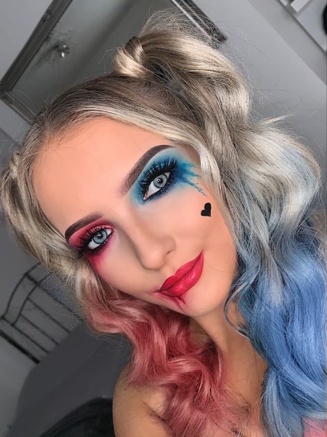 Hardly Quinn Makeup, Harley Quin Makeup Ideas, Make Up Carnevale, Simple Harley Quinn Makeup, Lip Halloween Makeup, Harly Quinn Makeup Looks, Harely Quinn Makeup, Joker And Harley Quinn Makeup, Harley Queen Disfraz