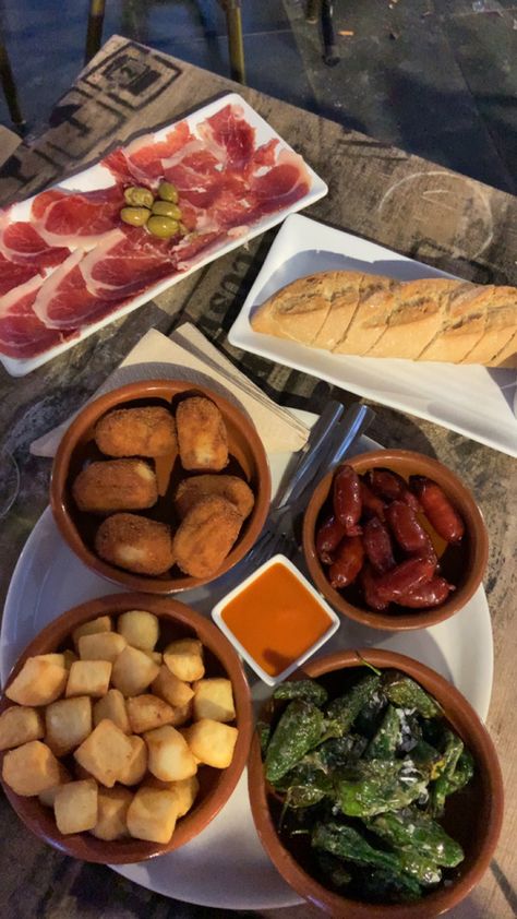 #tapas #summernight #food Spaniard Food, Tapas Aesthetic, Tapas Spanish, Barcelona Tapas, Spanish Tapas, Spanish Cuisine, Tapas Bar, Spanish Food, Andalusia