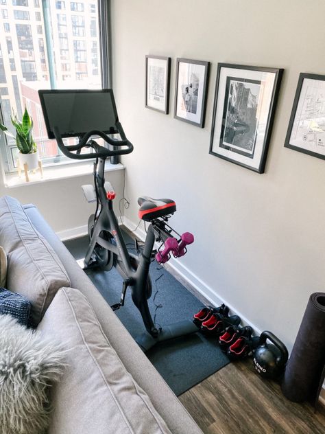 Small spaces. Not my photo. Peloton behind couch. #peloton Peloton Room Ideas, Workout Corner, Long Side Fringe, Home Office And Gym, Small Home Gyms, Home Gym Inspiration, Workout Room Home, Peloton Bike, Behind Couch