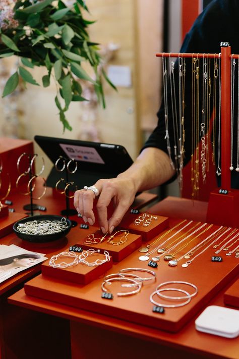 Market Stall display example with blocks and stands to create layers and height, warm orange tones to express brand and let the silver and gold jewellery pop, point of sale iPad connected to Square reader |  RBCCA KSTR at Finders Keepers Melbourne AW19 photo by Samee Lapham. Market Stall Jewellery, Jewellery Pop Up Display, Jewellery Stall Display Ideas, Jewellery Market Display, Jewellery Market Stall, Market Stall Display Ideas Jewelry, Stand Display Ideas, Jewelry Vendor Booth, Jewellery Display Ideas