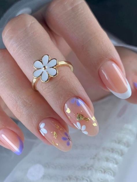 Spring nails spring nail art flower nails floral print pastel flowers nail inspo nail inspiration diy nails nail art trend nail trends French tip spring Dip Powder Nail Design Ideas Spring, Subtle Nails, Daisy Nails, Nails White, Spring Nail Art, Girls Nails, Nail Designs Spring, Classy Nails, Pretty Acrylic Nails