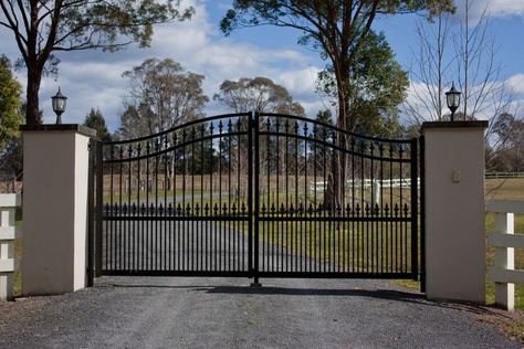 Black wrought iron gate at driveway Boundary Gate Design, Iron Benefits, Entrance Gates Driveway, Security Gates, Rod Iron, Fence Designs, Backyard Fence, Wrought Iron Gate, Metal Gates