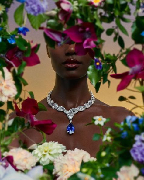 BVLGARI Official on Instagram: "Cho Gi-Seok captures Serpenti in the garden.⁣ The inventive artist encircles Bulgari’s cherished snake icon with a halo of petals. The Serpenti Ocean Treasure High Jewelry necklace boasts an exceptional 61.30-carat drop-shaped sapphire. Delicately hanging from the snake’s mouth, the gemstone is the opulent focal point of this floral composition.⁣ ⁣ Discover more captivating celebrations of Bulgari’s High Jewelry in the new book: ⁣ ‘Bulgari Eden: The Garden of Wond Snake Icon, Fashion Jewelry Editorial, High Jewelry Necklace, Treasure Necklace, To The Wonder, Jewelry Mood Board, Bulgari Jewelry, Jewellery Photography Inspiration, Jewelry Product Shots