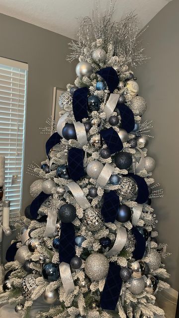 Navy White And Silver Christmas Tree, Christmas Tree Ideas Navy Blue, Black And Blue Christmas Tree, Blue Theme Christmas Tree, Navy Christmas Tree, Navy Blue Christmas Tree, White Flocked Christmas Tree, Christmas Tree Colour Scheme, Elegant Christmas Tree Decorations