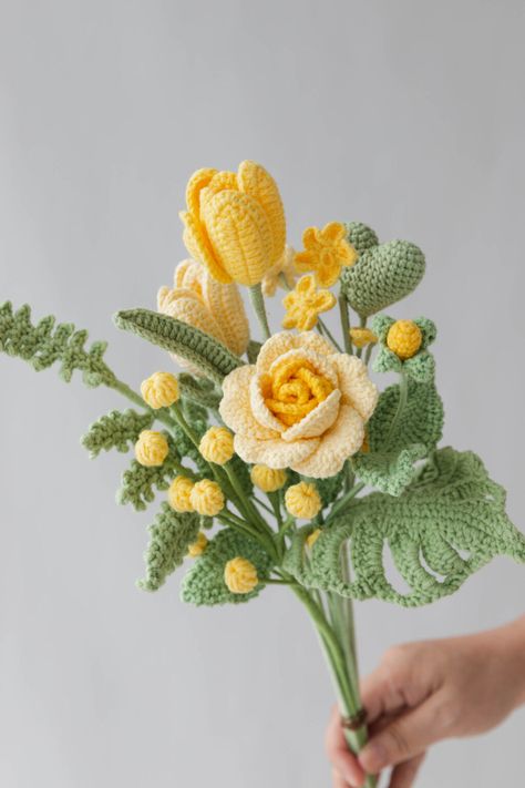 Crochet Flowers Easy, Crochet Flowers Free Pattern, Crochet Bouquet, Crocheted Flowers, Pola Amigurumi, Crochet Plant, Crochet Business, Knitted Flowers, Crochet Flower Tutorial