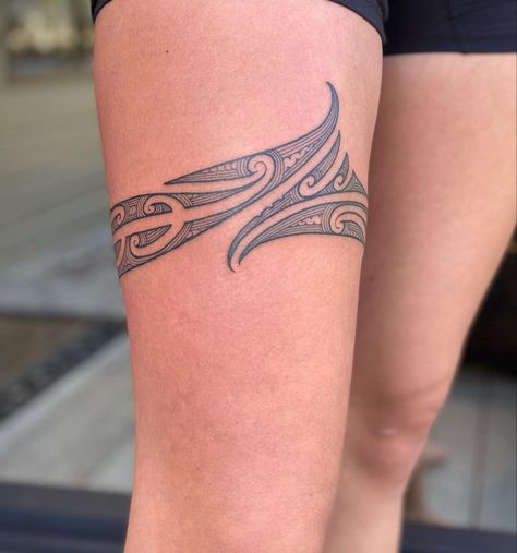 Polynesian Women Tattoo, Ta Moko Women Leg, Tamoko Women, Leg Band Tattoo Women, Islander Tattoos, Unique Tattoos Ideas, Thigh Band Tattoo, Ankle Band Tattoo, Leg Band Tattoos