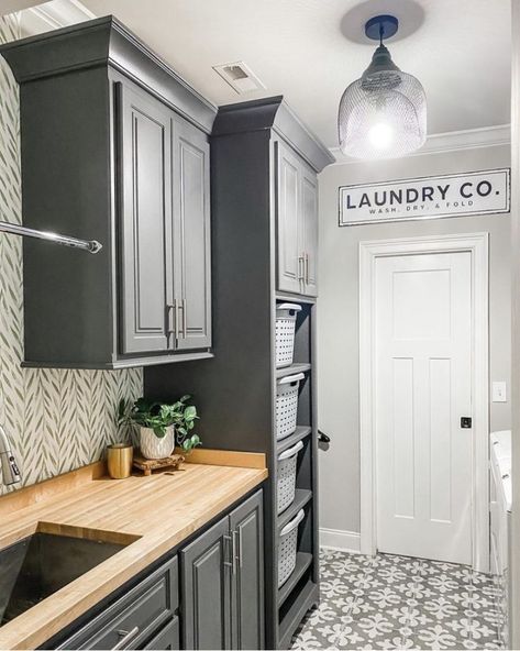 Creating an accent wall in your laundry room doesn't have to cost a lot. Especially with peel and stick wallpaper! 5 fun ways to update your laundry room here. Laundry Room Paint Color, Laundry Room Paint, Grey Laundry Rooms, Laundy Room, Laundry Room Update, Laundry Room Colors, Laundry Room Ideas Small Space, Laundry Room Lighting, Laundry Room Wallpaper