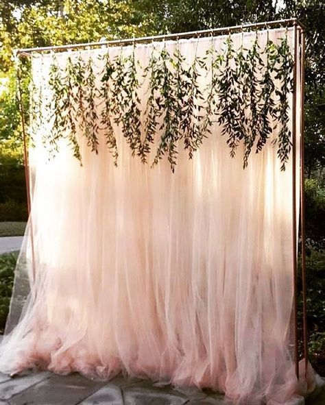 Photoboth Mariage, Scout Wedding, Wedding Ceremony Decorations Outdoor, Photo Booth Backdrop Wedding, Rustic Wedding Decorations, Booth Backdrops, Wedding Ceremony Backdrop, Wedding Photo Booth, Outdoor Wedding Decorations