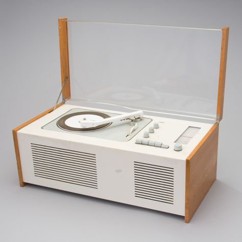 A 1960´S BRAUN SK-61 RADIO RECORD PLAYER by Dieter Rams and Hans ... Home Layout Design, Braun Dieter Rams, Dieter Rams Design, Radio Record Player, Wooden Speakers, Speculative Design, Braun Design, Vinyl Player, Makeup Package