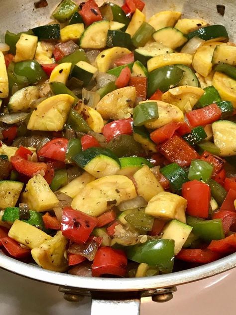 Fried Zucchini And Yellow Squash Recipes, Yellow And Green Zucchini Recipes, Pan Fried Squash Recipes, Yellow And Green Squash Recipes, Pan Fried Yellow Squash Recipes, Zucchini Yellow Squash Recipes, Yellow Squash And Zucchini Recipes, Fried Squash And Zucchini, Zucchini And Yellow Squash Recipes