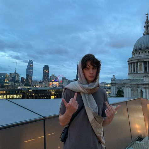 reuben on Instagram: "london" Blue Eyes Boy, Aesthetic Blue Eyes, Brunette Boy, Brunette Blue Eyes, Instagram London, Aesthetic Blue, Boy Blue, Grunge Aesthetic, Blue Aesthetic