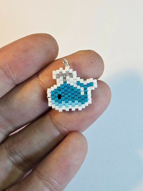 Bead Dinosaur, Beaded Whale, Pony Bead Projects, Miyuki Beads Pattern, Seed Bead Jewelry Patterns, Art Perle, Miyuki Delica Beads, Beaded Jewlery, Bead Charms Diy