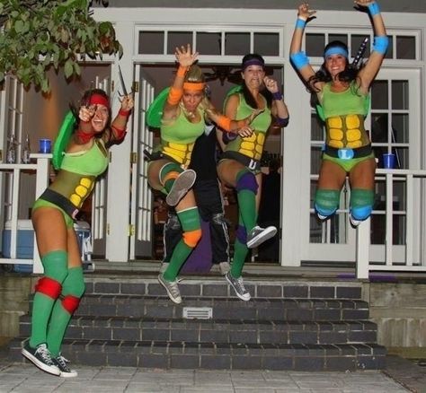 Teenage Mutant Ninja Turtles | 22 Creative Halloween Costume Ideas For '80s Girls 90s Halloween Costumes, Girl Group Costume, Turtle Costumes, 90s Costume, 90s Halloween, Hallowen Costume, Diy Kostüm, Running Costumes, Creative Costumes