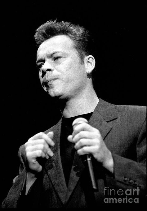 Ali Campbell ©️Concert Photos Ali Campbell, Concert Photos, Radio Station, Red Wine, Things To Come, Concert, Fictional Characters, Art