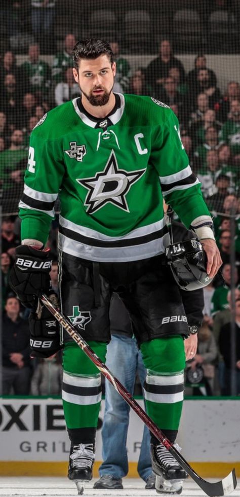 Jamie Benn And Tyler Seguin, Hockey Uniform, Helena Hunting, Dallas Stars Hockey, Hockey Rules, Hockey Guys, Hockey Men, Jamie Benn, Hockey Kids