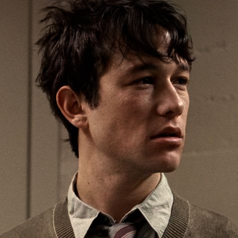 Joseph Gordon-Levitt - Tom Jason Gordon Levitt 90s, Joseph Gordon Levitt Hair, Pfp From Movies, Joseph Gordon Levitt Aesthetic, Joseph Levitt Gordon, Jason Gordon Levitt, Joseph Gordon Levitt Icon, Joseph Gordon Levitt 500 Days Of Summer, Joseph Gordon Levitt 90s