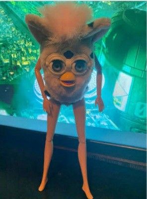 Cursed Furby Aesthetic, Weird Looking Animals, Funny Pugs, Animal Friendships, Pug Dogs, Creepy Images, Funny Pix, Animals Friendship, Drama Funny