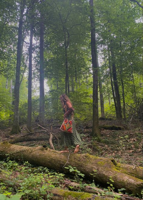 Aesthetic hiking exploring the woods barefoot Exploring The Woods Aesthetic, Running Through The Woods Aesthetic, Woman In Nature, Woods Aesthetic, Cottages Scotland, Aesthetic Hiking, Walking Barefoot, Vision Boards, Cabin Life