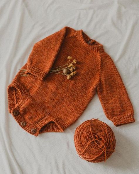 Newborn Sweater Knitting Pattern, Baby Wishlist, Kids Knitting Patterns, Knit Baby Romper, Handmade Baby Clothes, Ball Of Yarn, Baby Knitwear, Romper Pattern, Autumn Pattern