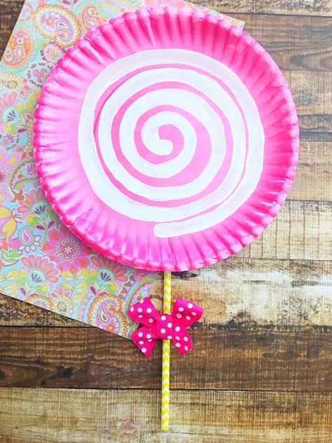 Looking for a beautiful yet simple Mother's Day craft idea? This pink lollipop paper plate craft is so charming and perfect for all ages! Pink Day Decoration Ideas In School, Charlie And The Chocolate Factory Crafts, Lollipop Craft, Uses For Mason Jars, Pink Lollipop, Pink Crafts, Kindergarten Centers, Candy Theme, Pink Day