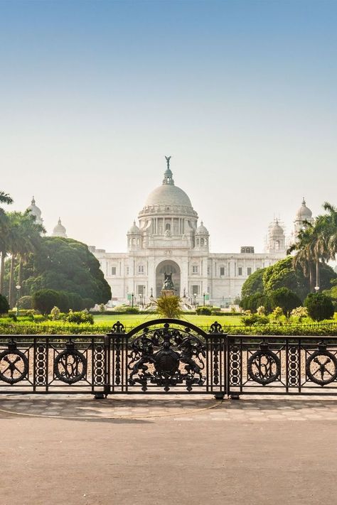 Victoria Memorial Kolkata, Planning Garden, Beginners Garden, House Gardening, Castle House Design, Weather In India, Victoria Memorial, Backpacking India, Edward Viii