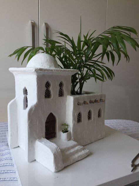 Clay Houses, Clay Diy Projects, Tanah Liat, Pottery Crafts, Ceramic Houses, Clay Art Projects, Ceramics Ideas Pottery, Miniature Houses, Miniature Crafts