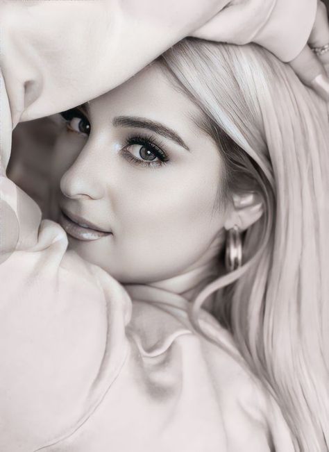 Megan Trainor, Meghan Trainor, Perrie Edwards, Music Icon, Shooting Stars, Wallpaper Ideas, Pretty Pictures, Singers, Merry Christmas