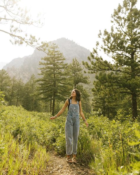 More of miss kelley from this smokey afternoon🍓🌞🌷⛰️🌲 Senior Picture Ideas Overalls, Senior Photoshoot Poses, Yosemite Park, Senior Picture Ideas, Park Photography, Black Overalls, Senior Photoshoot, Granola Girl, Senior Pics