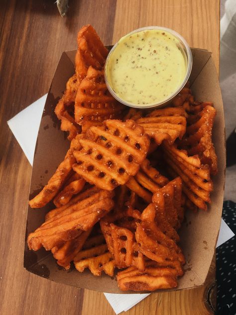 Sweet Potato Waffle Fries, Sweet Potato Waffles, Waffle Fries, Food Babe, Food Therapy, Yummy Comfort Food, Food Obsession, Pretty Food, Food Cravings