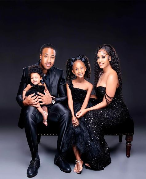 Black Family Of 4 Photoshoot, New Years Eve Family Photoshoot, All Black Family Photoshoot Outfits, Black Outfit Family Photoshoot, Elegant Family Photoshoot Classy, Black Wedding Photos, Seniors 2024, Christmas Family Photoshoot, Maternity Photography Poses Couple