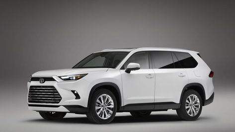 The new Grand Highlander is a larger midsize SUV with more room for third-row passengers. Toyota Suvs, Family Cars Suv, Toyota Grand Highlander, Super Size Me, Midsize Suv, Toyota Highlander Hybrid, Chicago Auto Show, Toyota Suv, New Suv