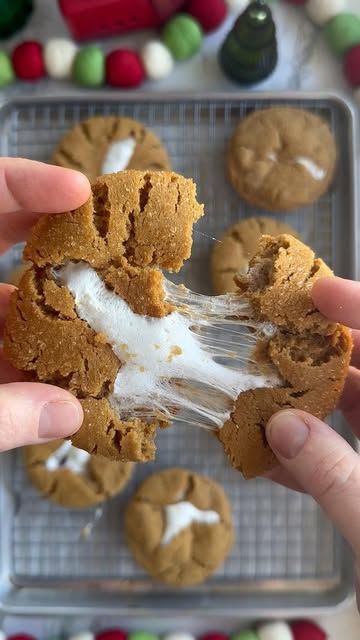 Marshmallow Cookie Recipes, Maple Marshmallows, Festive Christmas Cookies, Molasses Cookies Recipe, Christmas Cookie Recipes Holiday, Fragrance Lab, Recipes Holiday, Marshmallow Cookies, Blondies Recipe