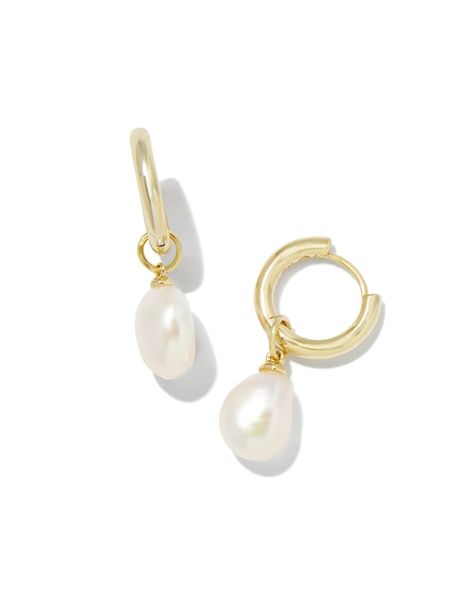 Willa Gold Pearl Huggie Earrings in White Pearl | Kendra Scott Huggie Earrings Gold, Preppy Jewelry, Pearl Strands Necklace, Kendra Scott Earrings, Jewelry Accessories Ideas, Jewelry Essentials, Jewelry Lookbook, Huggie Earrings, Girly Jewelry