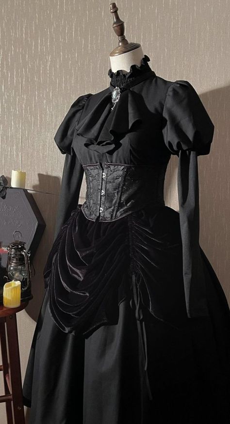 New Release: 【-The Moonlight Castle-】 #GothicLolita Lolita OP Dress Set

◆ Shopping Link >>> https://lolitawardrobe.com/the-moonlight-castle-gothic-lolita-op-dress-set_p7448.html Black Vkei Dress, Victorian Noble Dress, Royal Gothic Dress, Elegant Gothic Dress, Victorian Gothic Fashion Women, Dark Victorian Dress, Gothic Dress Aesthetic, Gothic Dress Outfit, Victorian Black Dress