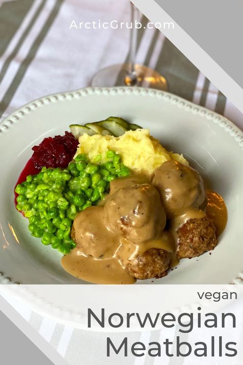 Healthy Scandinavian Recipes, Vegan Norwegian Recipes, Vegan Edibles, Lingonberry Sauce, Norwegian Meatballs, Mashed Peas, Veggie Lunches, Apartment Cooking, Norwegian Cuisine