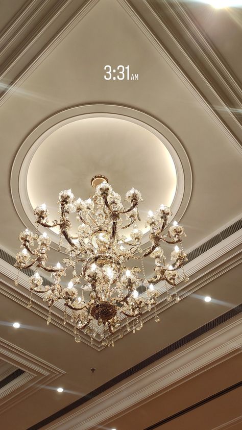 Lobby Ceiling Design, Moulding Design, House Lobby, Lobby Ceiling, Double Height Living Room, Luxury Ceiling Design, Fall Ceiling, Classic House Exterior, House Ceiling Design