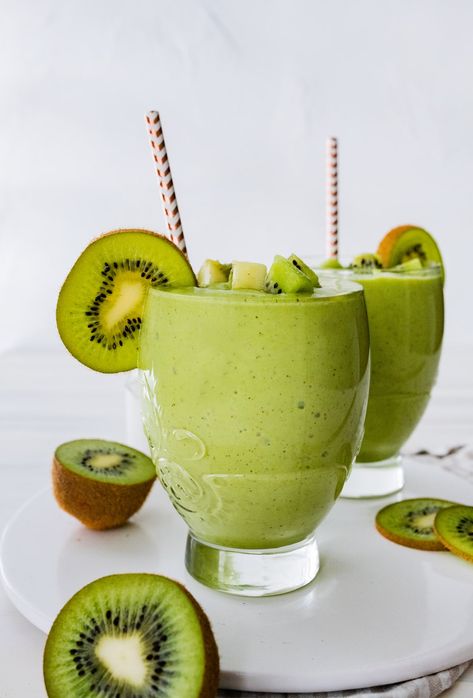 Kiwi Smoothie Recipes, Kiwi Banana Smoothie, Strawberry Kiwi Smoothie, Quinoa Fruit Salad, Innocent Smoothie, Kiwi And Banana, Quick Smoothies, Kiwi Smoothie, Ginger Smoothie