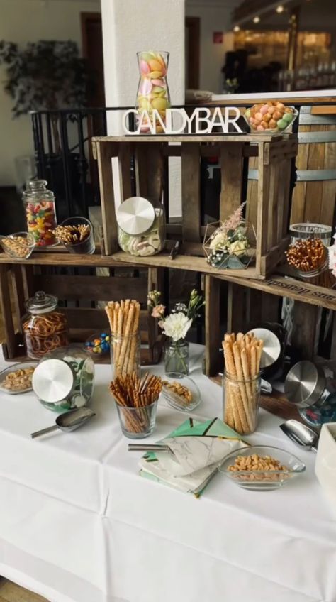 Wedding Giveaways Diy, Coffee Break Catering, Wedding Snacks, Sweet Carts, Deco Champetre, Rustic Farm Wedding, Boozy Brunch, Barbecue Party, Rose Decor