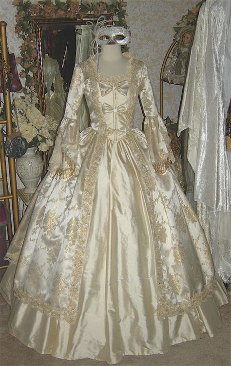 Marie Antoinette style masquerade dress from RomanticThreads. Love her stuff. Gothic Victorian Dresses, Period Dress, Old Fashion Dresses, 18th Century Fashion, Old Dresses, Medieval Dress, Vintage Gowns, Historical Dresses, Gorgeous Gowns